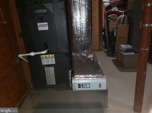 4260 Wyndemere Cir, Schnecksville PA  18078-3527 exterior