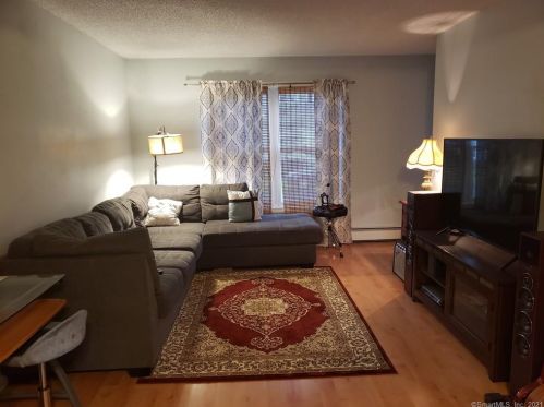 16 Lincoln St, Plainville, CT 06062-2626