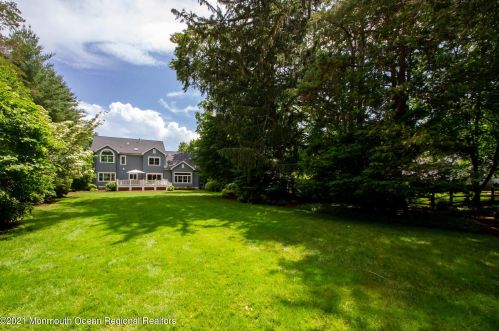 32 Carriage House Ln, Little Silver NJ  07739-1729 exterior