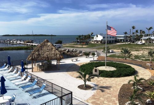 618 Emerald Dr, Key Largo FL 33037-3850 exterior