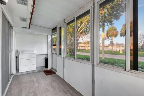 155 Valencia G, Delray Beach FL  33446-2055 exterior