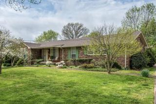104 Paradise Dr, Hendersonville, TN 37075-4202