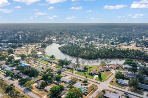 955 Schumann Dr, Sebastian FL  32958-5331 exterior