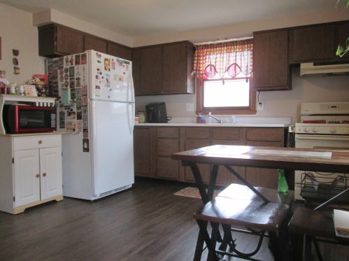 1611 Galax Dr, Manitowoc, WI 54220-2209