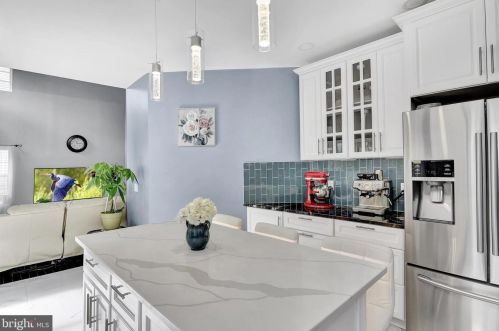 100 York Dr, Princeton NJ  08540-7946 exterior