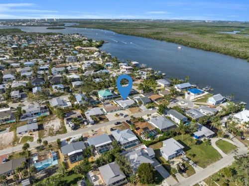 193 Hibiscus Dr, Fort Myers Beach FL  33931-3831 exterior