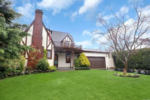 2164 Cypress St, North Wantagh, NY 11793-4215