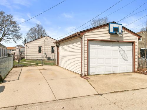 3610 Taylor Ave, Milwaukee WI 53207-3440 exterior