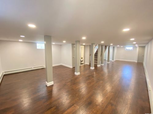 70 Gates Ave, Central Islip NY  11722-1809 exterior