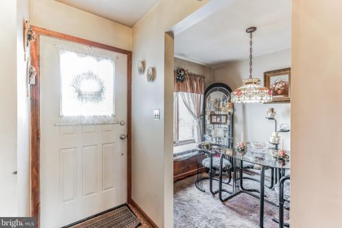 27 Peach Ct, Flemington, NJ 08822-3006