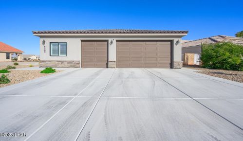 6295 Vista Laguna Dr, Bullhead City, AZ 86426-7044