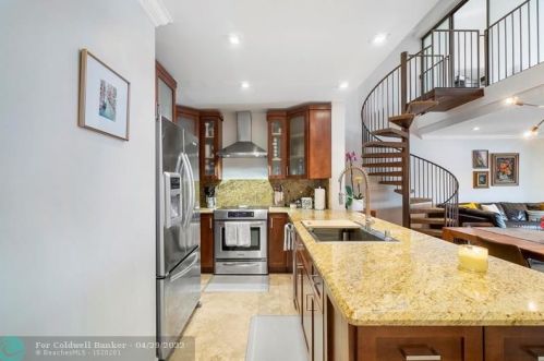 8288 Dundee Ter, Hialeah FL  33016-1405 exterior