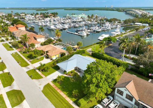 813 Buttonwood Ct, Marco Island FL  34145-2300 exterior