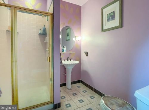 32 Sunrise Ct, Southampton PA 18966-1981 exterior