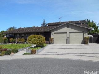 2307 Rivergate Dr, Riverbank, CA 95367-2143