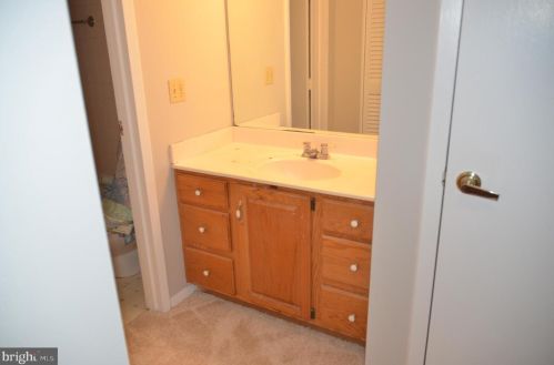 5820 Royal Ridge Dr, Springfield VA  22152-1030 exterior