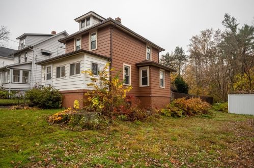 584 Hull St, Hermitage, PA 16146-2316