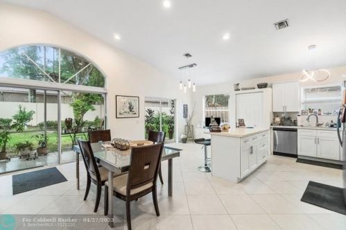 9796 Lemonwood Dr, Boynton Beach FL  33437-5452 exterior