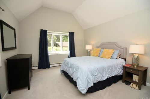 1210 Eagle Bay Dr, Crotonville NY  10562-2355 exterior