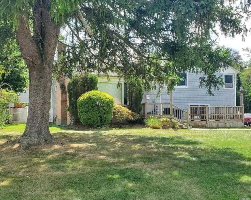 2 Sioux Pl, Huntington Station, NY 11746-1914