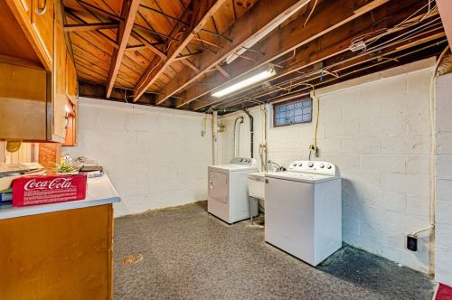 212 Paul Dr, New Kensington PA  15068-2907 exterior