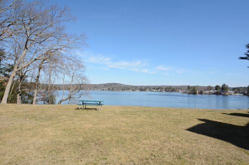 812 Beacon Park, Webster MA  01570-1566 exterior