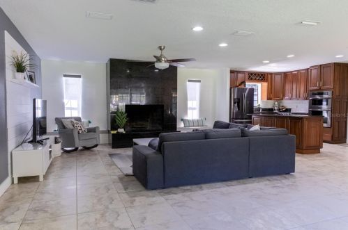 10709 Dixon Dr, Riverview FL  33579-7407 exterior