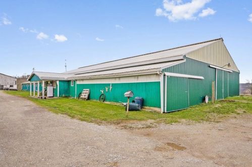 44 Kaukonen Dr, Coal Center, PA 15423-1120