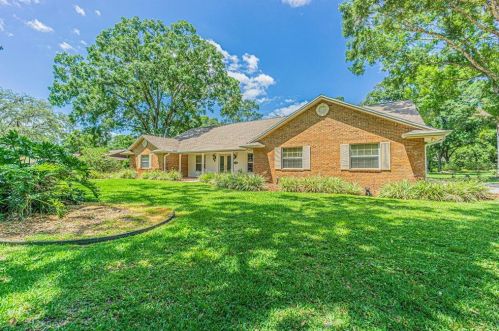 17516 Mallard Ct, Lutz, FL 33559-5548