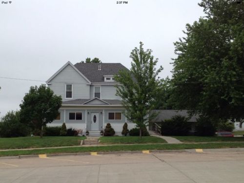 617 4th St, Centralia, KS 66415-9661