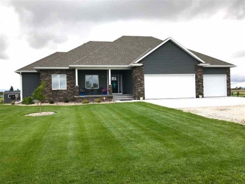 9120 Pleasant Valley Dr, Kearney, NE 68845