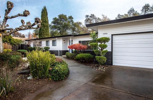 3880 Circle Dr, Loomis, CA 95650-9259