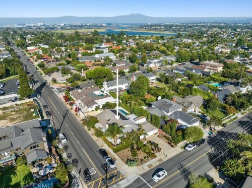 2436 Holiday Rd, Newport Beach, CA 92660-3701