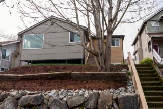 415 20 Ave, Seattle WA  98106-1221 exterior