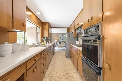 1558 Edgewood Dr, Palo Alto CA  94303-2819 exterior