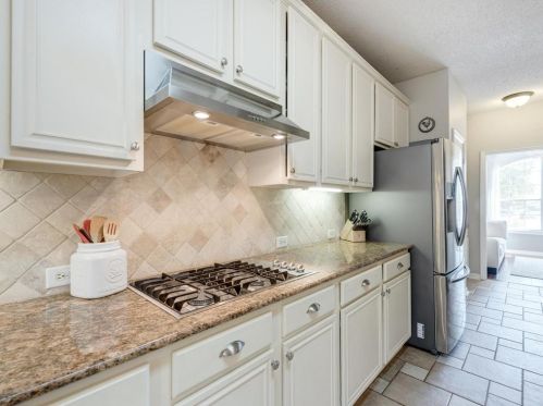 5701 Northcrest Dr, Lewisville TX  75028-4803 exterior