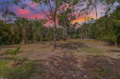 2601 68th St, Naples, FL 34105-7237