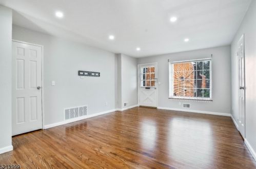 73 Briarwood Path, Clark, NJ 07066-2006