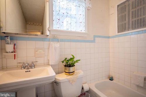 647 Marshall St, Norristown PA 19401-5136 exterior