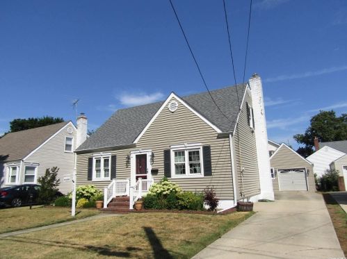 117 4th St, New Hyde Park, NY 11040-4117