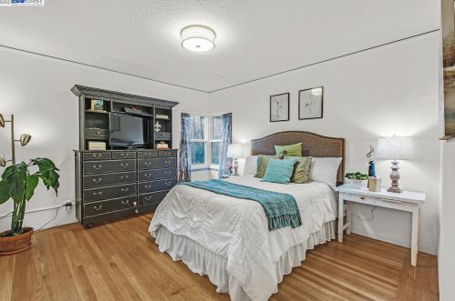 1320 Sandelin Ct, San Leandro CA  94577-3950 exterior