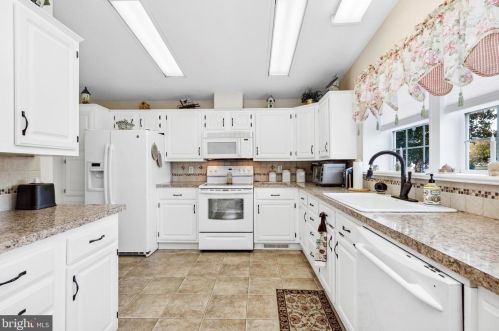 1070 Scenic View Dr, Collegeville PA  19473-2077 exterior