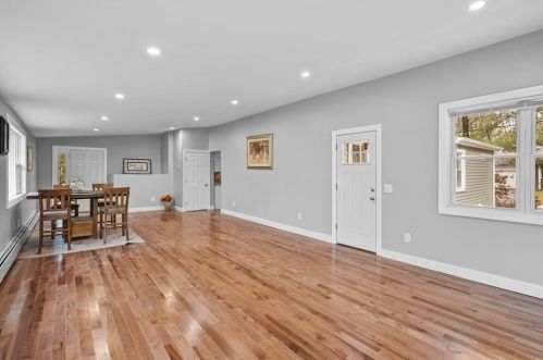 9 Stuart Dr, Coventry RI  02816-7011 exterior