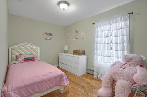 20 Sabrina Ln, Crotonville NY  10562-3456 exterior