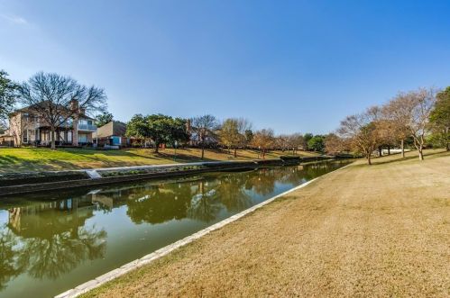 402 Old York Rd, Irving TX 75063-4248 exterior