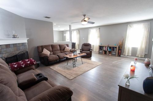 5128 Cliff Oaks Dr, Fort Worth TX  76179-2394 exterior