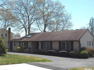 12 Comet Rd, Selden, NY 11784-1022