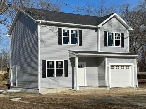 3 Dixie Ave, Warwick, RI 02889-1701