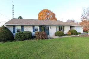 1611 Lime Valley Rd, Edisonville, PA 17579-9617