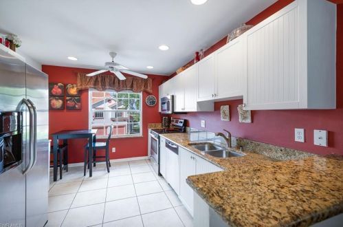 554 Windsor Sq, Naples, FL 34104-8396